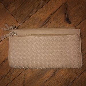 Nude detailed clutch!